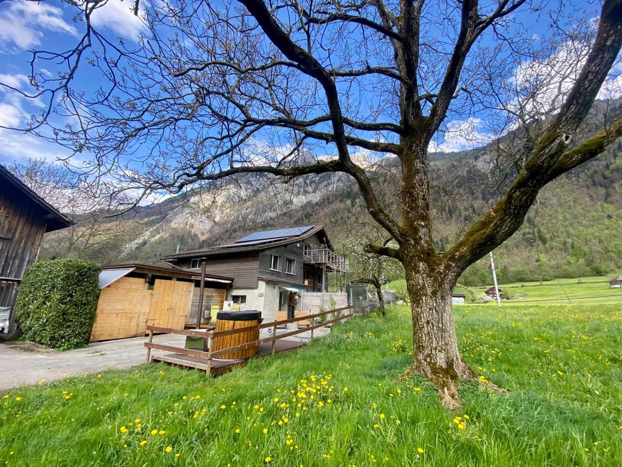 Mitten In Den Glarner Alpen Hot Tub & Alpenblick Apartment